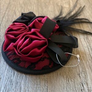 NWOT Vintage Y2K Hot Topic Black & Red Lace Fascinator w Roses & a Black Feather